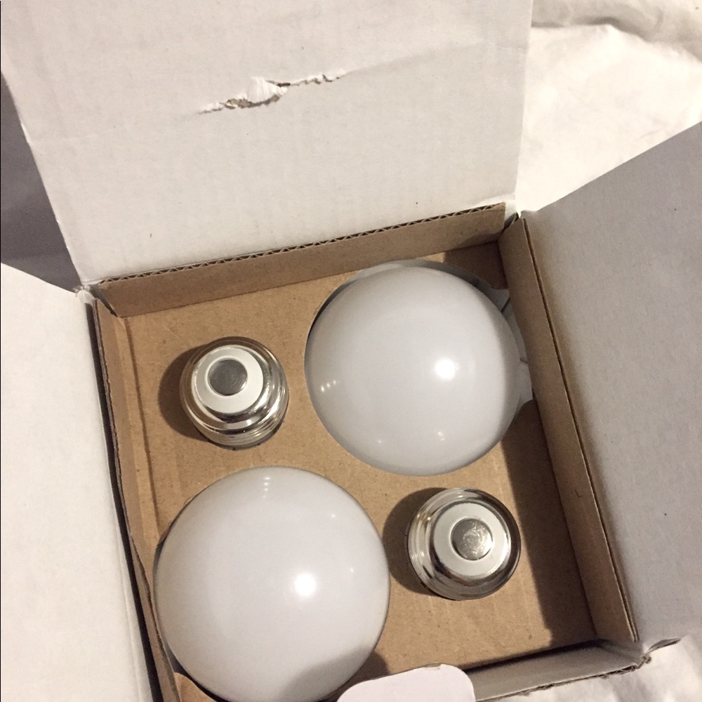Smart WiFi LED Light Bulb Color Changing 4 Pack - Picture 3 of 3